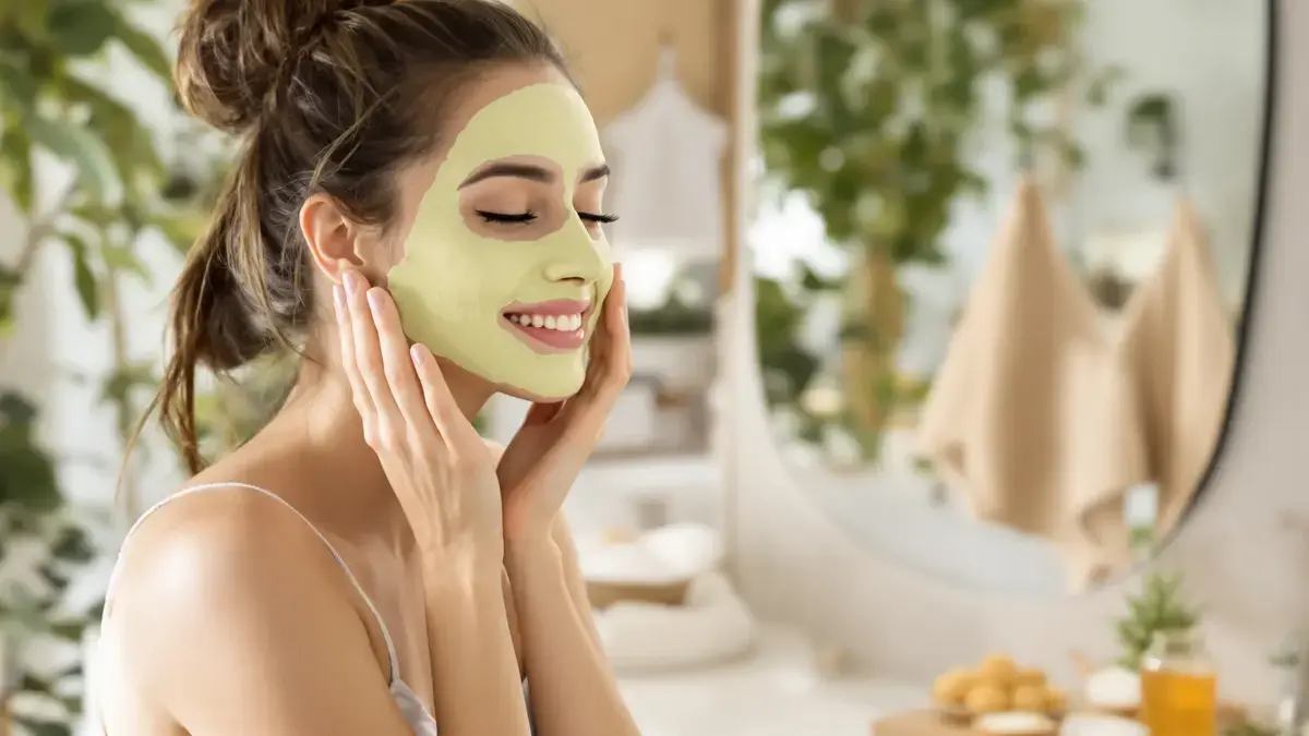 Dit zelfgemaakte recept hydrateert de huid van het gezicht langer dan veel commerciële maskers